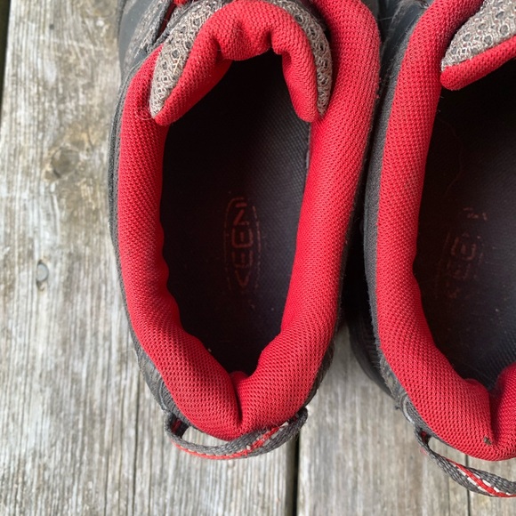 Boy’s size 3 Keen red and grey lace up shoes - Picture 6 of 6